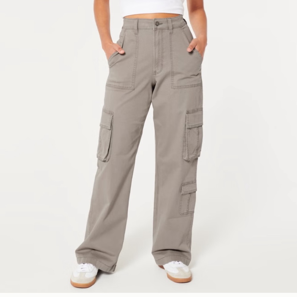 Hollister Ultra High-Rise 3-pocket Baggy Cargo Pants